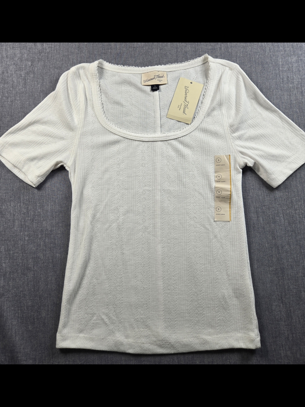 Universal Thread Cream Scoop Neck Short Sleeve Tee